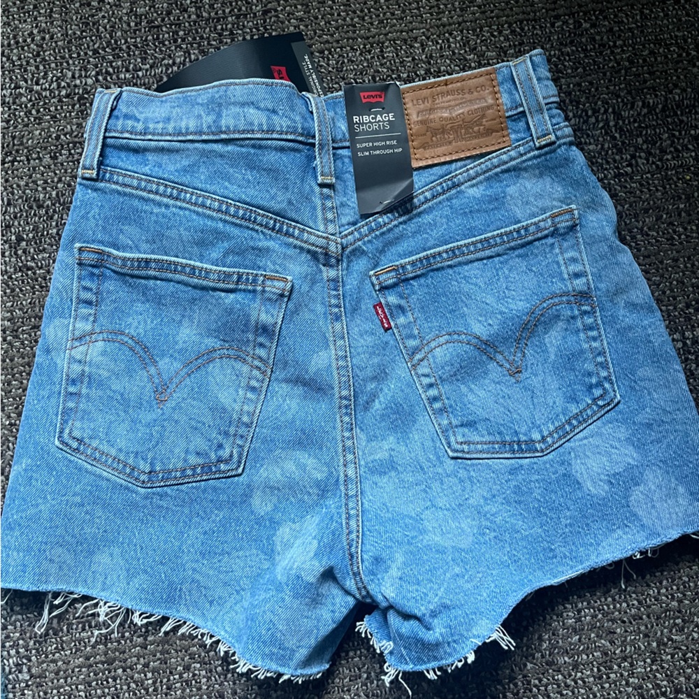 Brand new Levi’s rib cage shorts